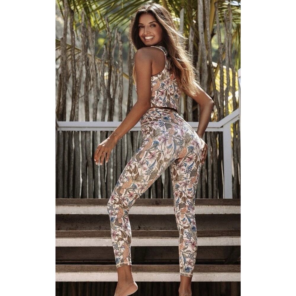 Kavala collective Lua leggings, Paradiso sand Size Small FITS XS